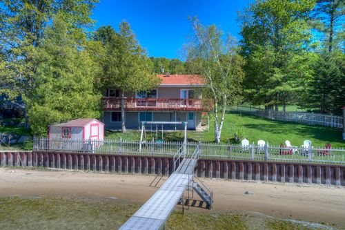 488 S Stony Point Rd, Suttons Bay, MI, 49682-9574 | Card Image
