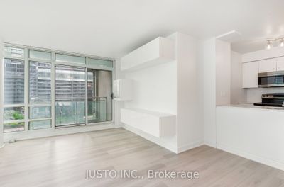 810 - 397 Front St W, Condo with 1 bedrooms, 1 bathrooms and 1 parking in Toronto ON | Image 3