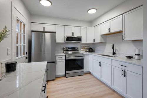 7838 Dunmore Rd, Woodbury, MN, 55125-1612 | Card Image