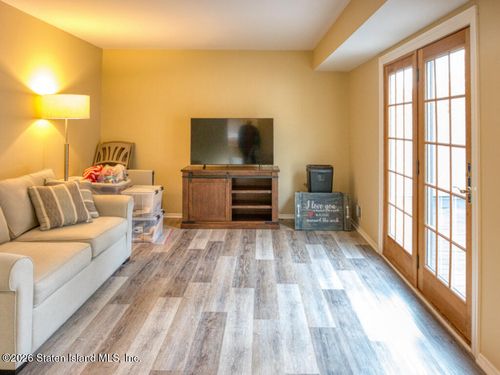 1-27 Adrienne Pl, Staten Island, NY, 10308-2911 | Card Image