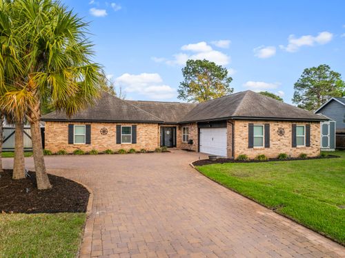 11 Hampton Cir, Niceville, FL, 32578-3936 | Card Image