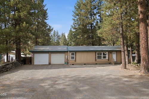19580 River Woods Dr, Bend, OR, 97702-8900 | Card Image