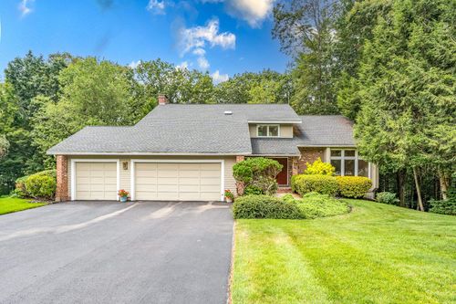 9 Pope Cir, Nashua, NH, 03063-3307 | Card Image