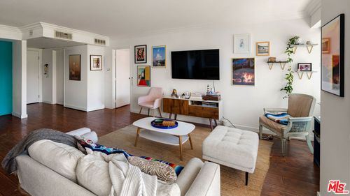 509-7135 N Hollywood Way, Burbank, CA, 91505-3406 | Card Image