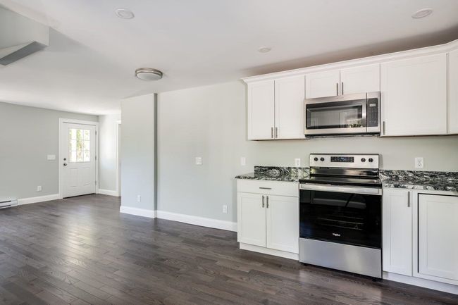 15 Lilac Lane, Condo with 2 bedrooms, 2 bathrooms and null parking in Kennebunk ME | Image 8