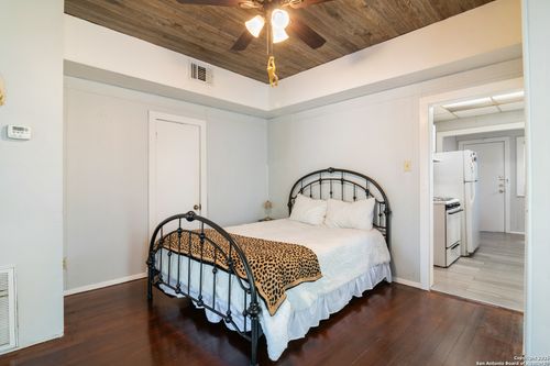 814 W Magnolia Ave, San Antonio, TX, 78212-4622 | Card Image