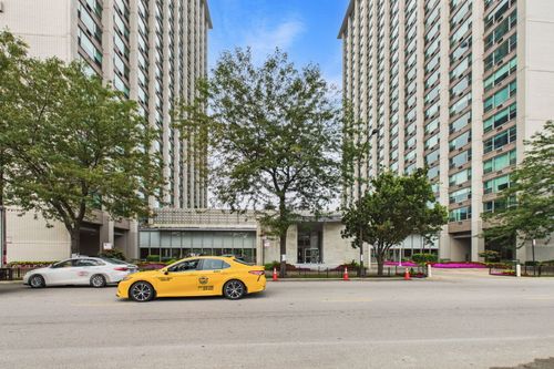 2324-3600 Lake Shore Dr, Chicago, IL, 60613-4631 | Card Image