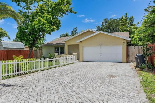 9041 58th St N, PINELLAS PARK, FL, 33782-5022 | Card Image