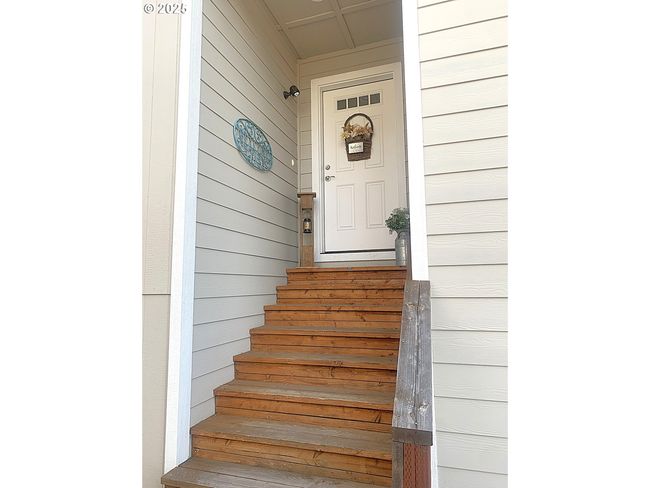 1019 Azure Way, House other with 3 bedrooms, 2 bathrooms and 2 parking in Eagle Point OR | Image 11