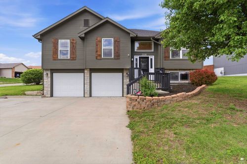 2330 Bridle Trl, Junction City, KS, 66441-2883 | Card Image