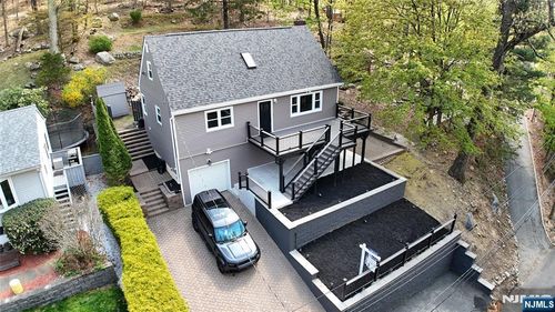 8 Wenonah Ave, Oakland, NJ, 07436-3021 | Card Image