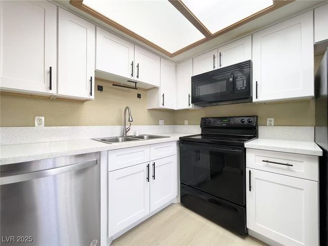 UNIT-1003 - 8410 Eldora Ave, Condo with 2 bedrooms, 2 bathrooms and null parking in Las Vegas NV | Image 9