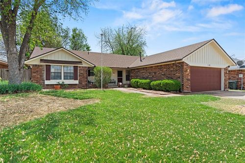1912 Magnolia Ln, Edmond, OK, 73013-2609 | Card Image