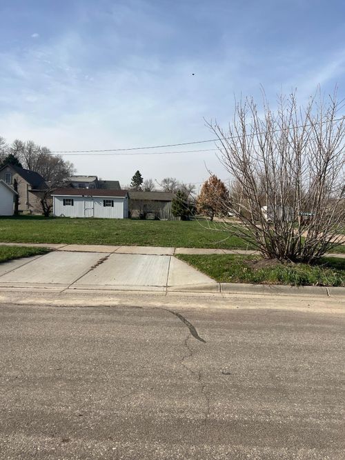 310 E 4th St, Madison, MN, 56256-1714 | Card Image