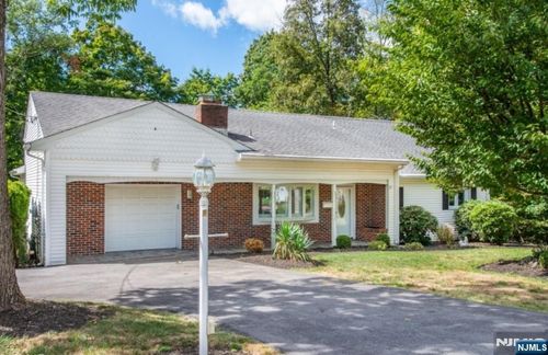 9 Forest Ter, Wayne, NJ, 07470-4308 | Card Image