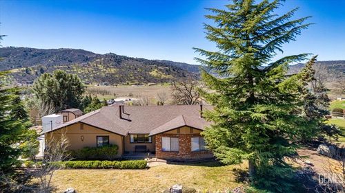 23841 Dart Dr, Tehachapi, CA, 93561-7404 | Card Image