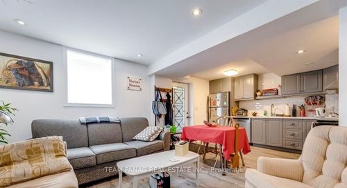 124 Daffodil Pl, Brampton, ON, L6Y3B7 | Card Image