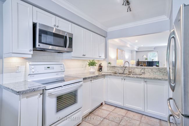 9 - 2189 Postmaster Dr, Condo with 3 bedrooms, 3 bathrooms and 2 parking in Oakville ON | Image 7
