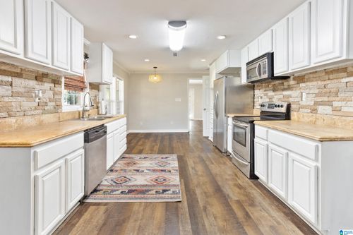 6546 Warrior River Rd, BESSEMER, AL, 35023-4350 | Card Image