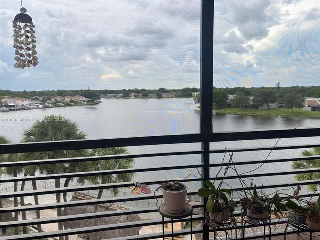 APT-504 - 1100 Colony Point Cir, Condo with 2 bedrooms, 2 bathrooms and null parking in Pembroke Pines FL | Image 18