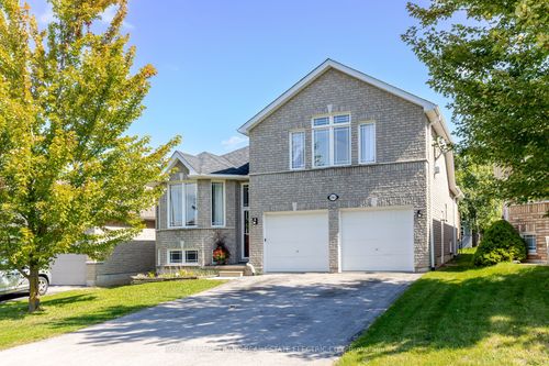 1904 Giles Ave, Peterborough, ON, K9K2P3 | Card Image
