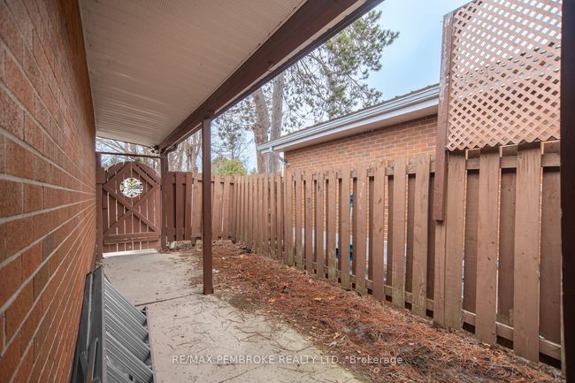 84 Frontenac Cres, House other with 5 bedrooms, 3 bathrooms and 4 parking in Deep River ON | Image 36