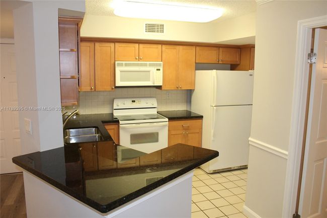 APT-2111 - 1280 S Alhambra Cir, Condo with 2 bedrooms, 2 bathrooms and null parking in Coral Gables FL | Image 4