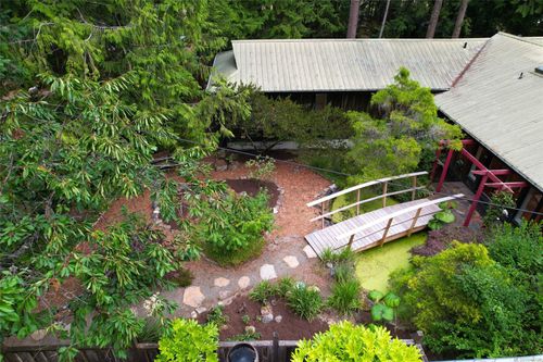 395 Lyngail Pl, Gabriola Island, BC, V0R1X1 | Card Image