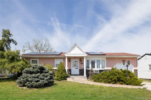 88 14th St, Hicksville, NY, 11801-1142 | Card Image