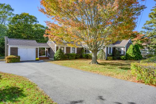 17 South St, South Yarmouth, MA, 02664-6045 | Card Image