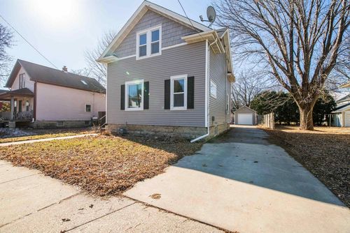 561 Bowen Street, OSHKOSH, WI, 54901 | Card Image
