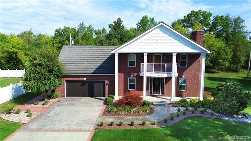 2182 Wiggins Rd, FENTON, MI, 48430-9791 | Card Image