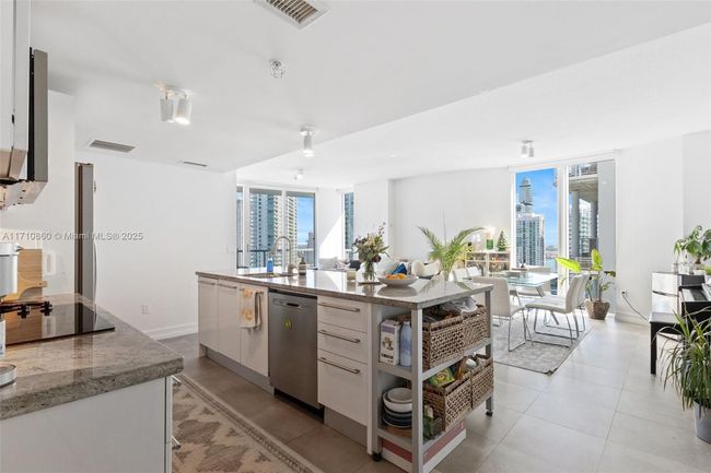 APT-3111 - 185 Sw 7 Th St, Condo with 3 bedrooms, 3 bathrooms and null parking in Miami FL | Image 5