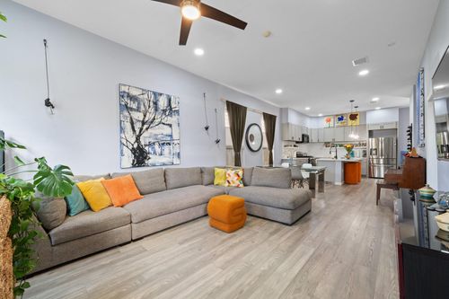 5005 Brady St, Houston, TX, 77011-3107 | Card Image