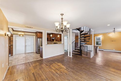 4 Foxcroft Rd, Albertson, NY, 11507-2116 | Card Image