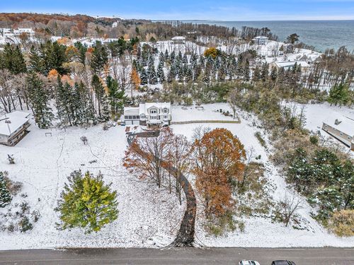 6679 W Dunecrest Ave, Ludington, MI, 49431-9112 | Card Image