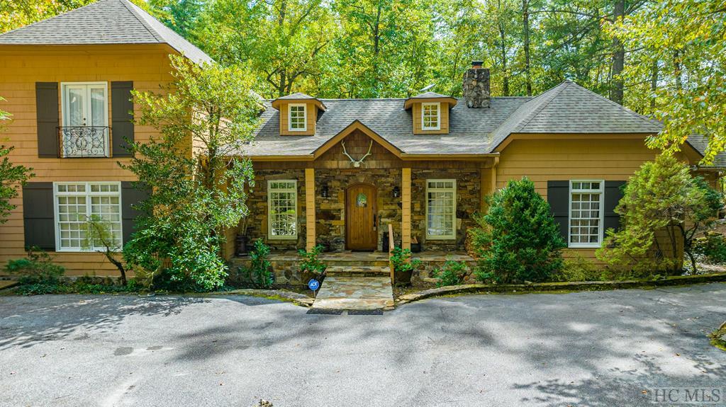 Valentine Ln, Highlands, NC 28741