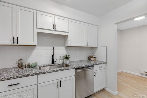 apt-1-1872 Colonial Village Way, Waterford, MI, 48328-1958 | Card Image