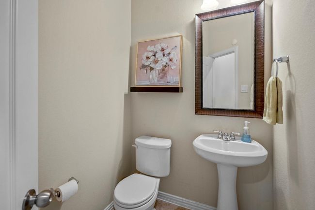 Half Bath off entry hallway | Image 17