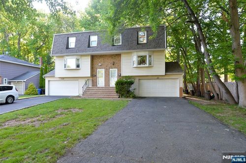 85B Primrose Ln, Paramus, NJ, 07652 | Card Image