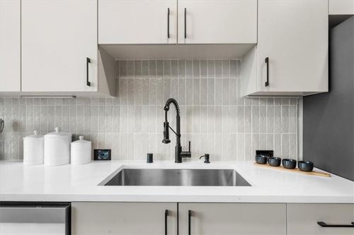 apt-704-250 Pharr Rd Ne, Atlanta, GA, 30305-2274 | Card Image