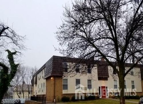 c0002-15 Forest St, Montclair, NJ, 07042-3569 | Card Image