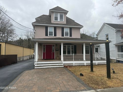 211 E Harford St, Milford, PA, 18337-1041 | Card Image
