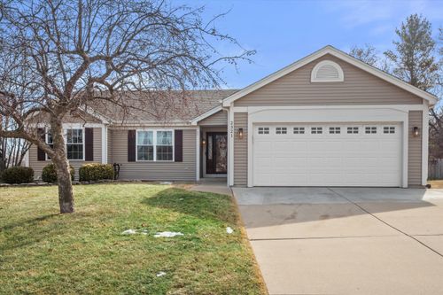 2321 E Cody Ct, Oak Creek, WI, 53154-3138 | Card Image