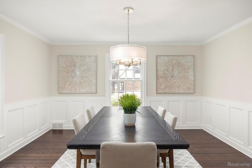 33 Oxford Blvd, Pleasant Ridge, MI, 48069-1112 | Card Image