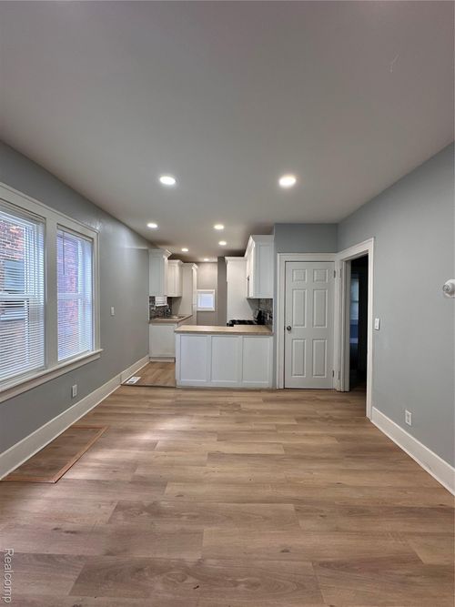 2286 Tuxedo St, Detroit, MI, 48206-1221 | Card Image