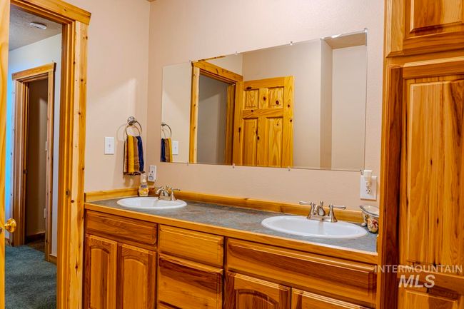 6 Three Point Rd, House other with 4 bedrooms, 3 bathrooms and 2 parking in Cascade ID | Image 20