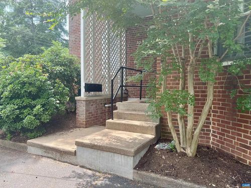 apt-b-1931 Thomson Rd, CHARLOTTESVILLE, VA, 22903-2459 | Card Image