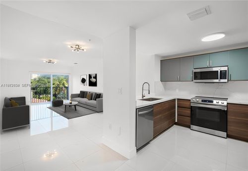 201-2280 Sw 32nd Ave, Miami, FL, 33145-3180 | Card Image