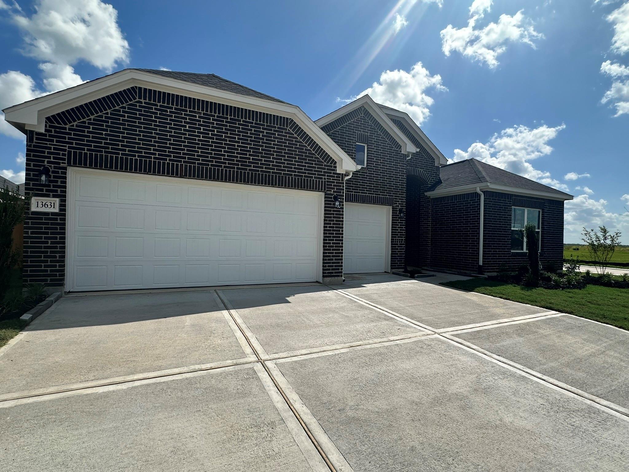 Residential in Iowa Colony 4